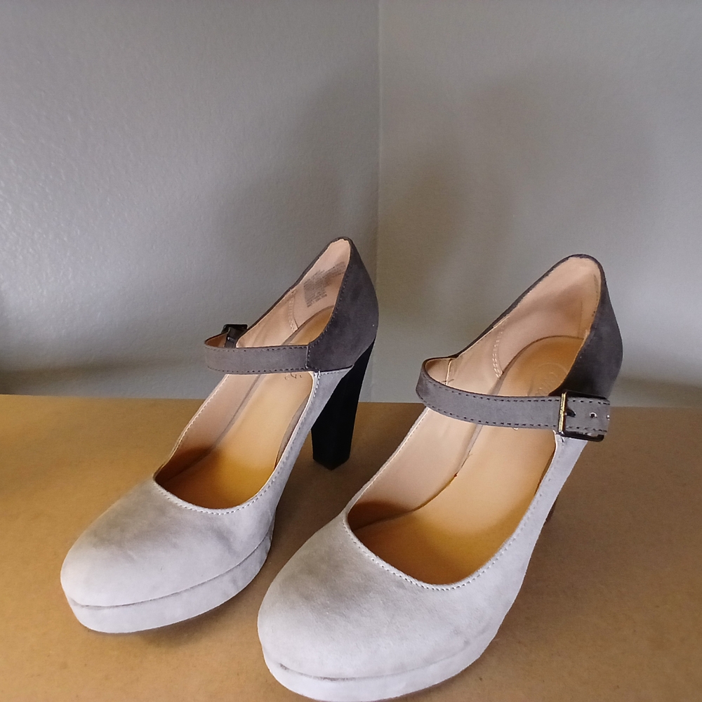 Chic Two-Tone Mary Jane Heels